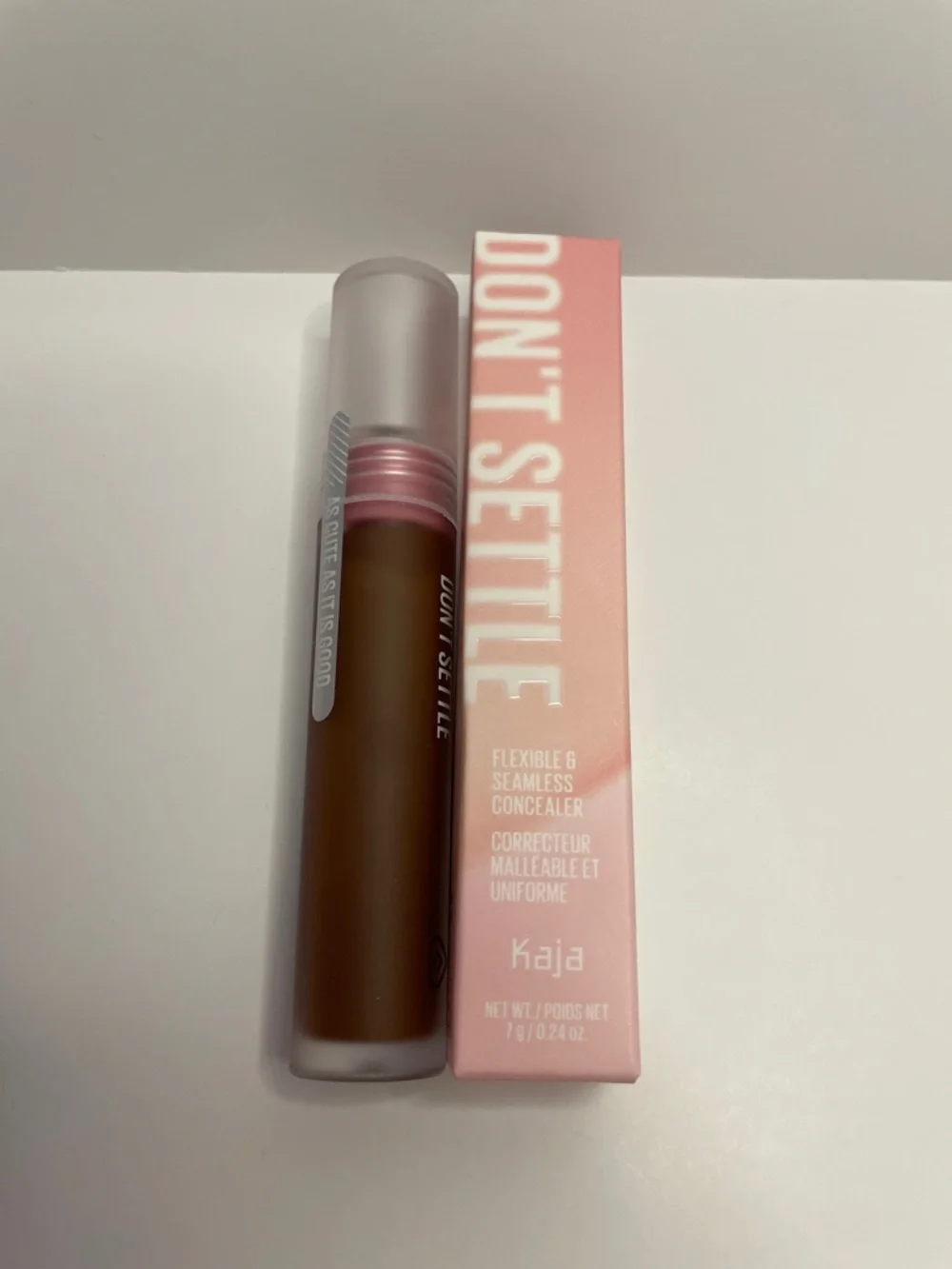 NIB KAJA Flexible & Seamless Concealer.  Coffee bean Café.  #12